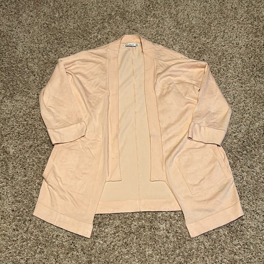 Zara knit women’s salmon colored buttonless cardigan